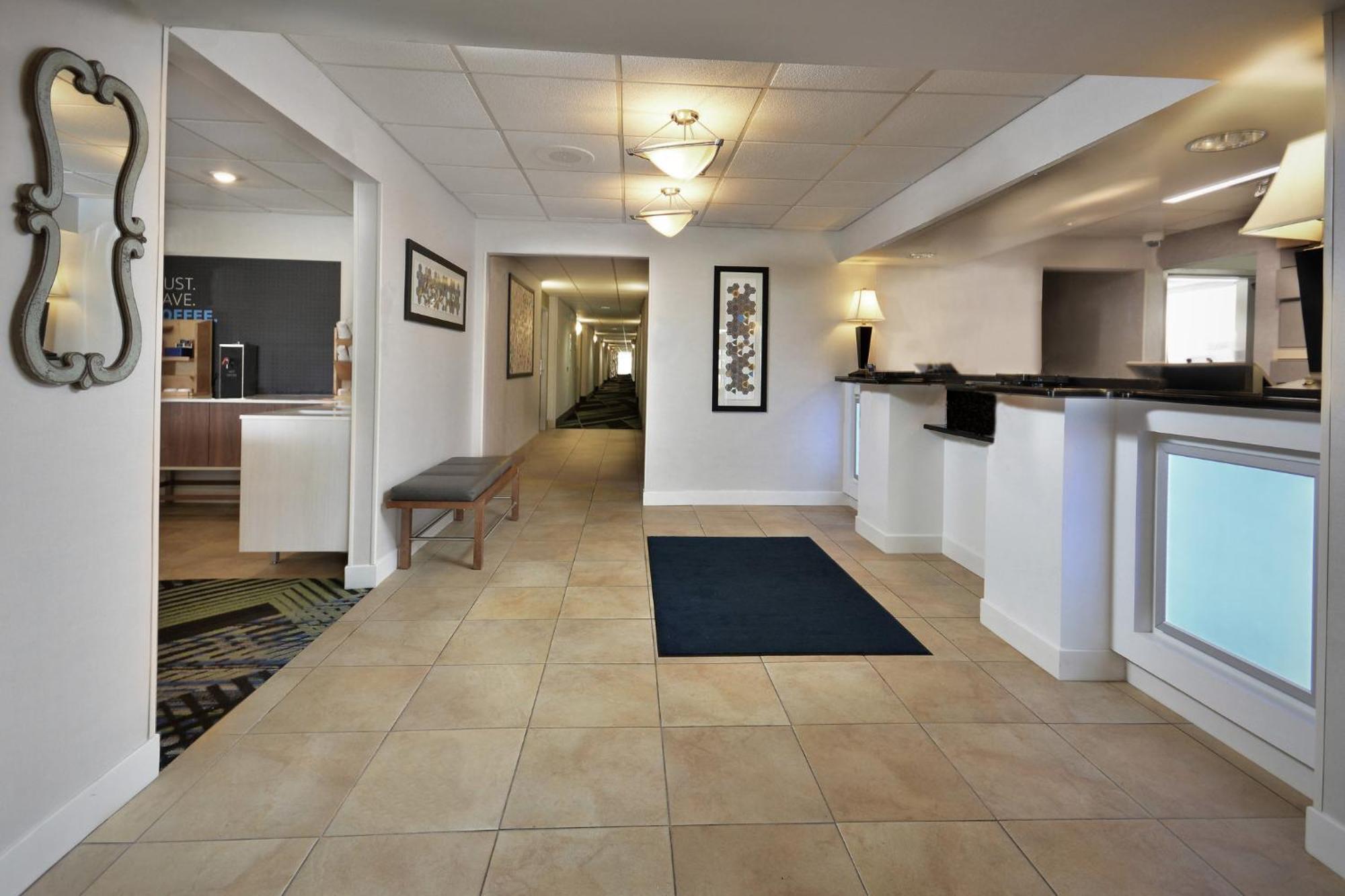 Holiday Inn Express Lynchburg By Ihg Exterior foto