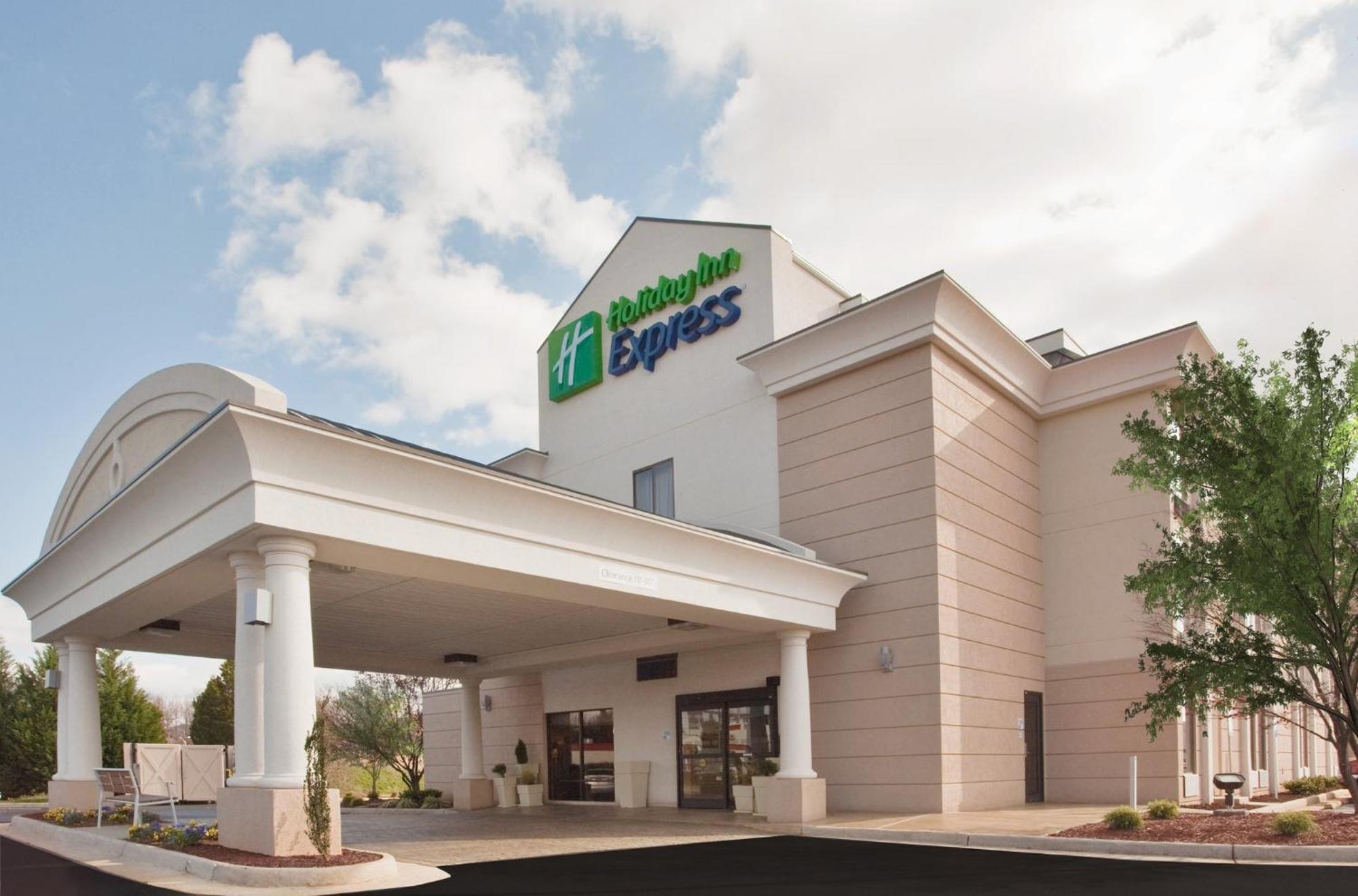Holiday Inn Express Lynchburg By Ihg Exterior foto